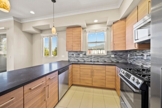 Building Photo - 342 Myrtle St