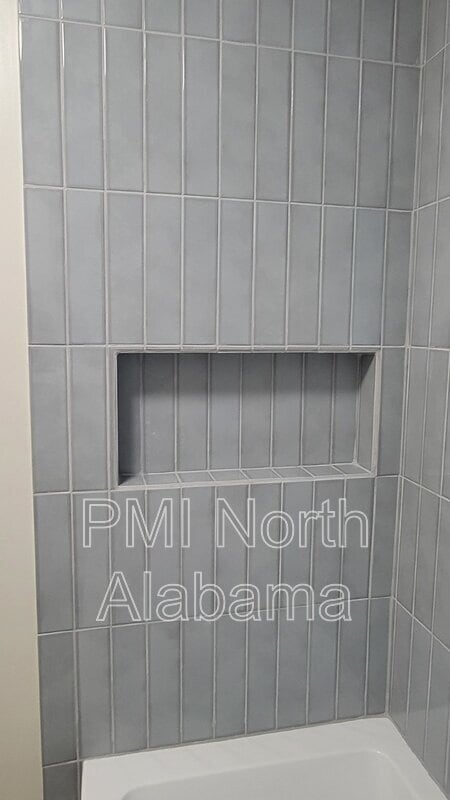 Building Photo - 130 Creekmound Dr