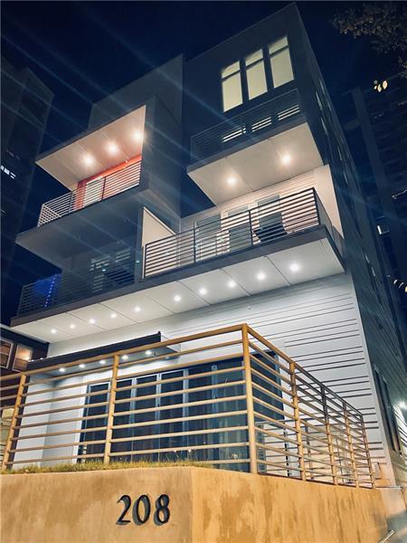 Building Photo - 208 12th St NE