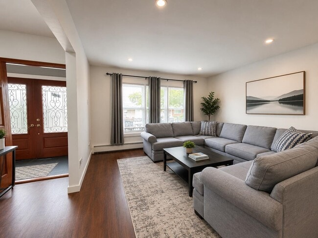Building Photo - 859 Avenue C