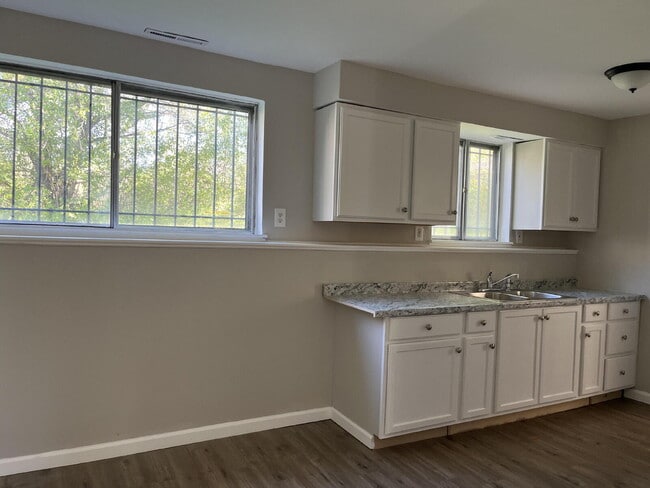 Building Photo - 5520 Bermuda Ln