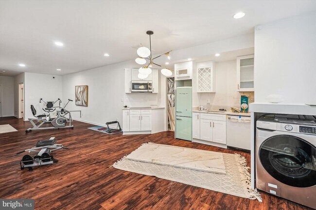Building Photo - 44545 Neponset St