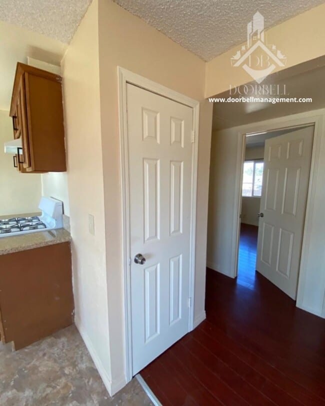 Building Photo - 265 E 2nd St