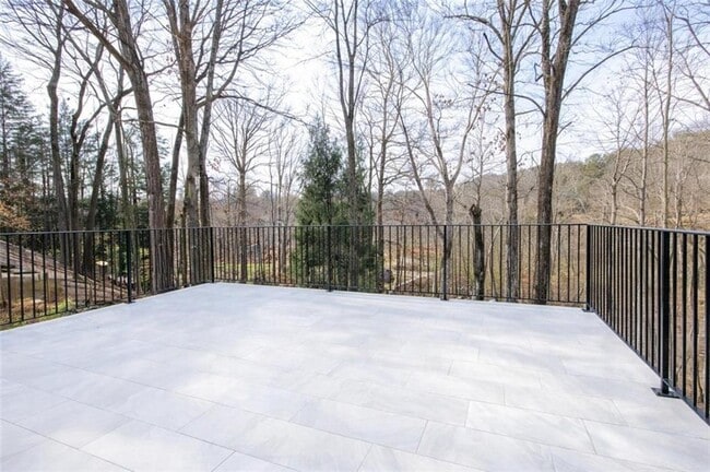 Building Photo - 1430 Hillcrest Heights