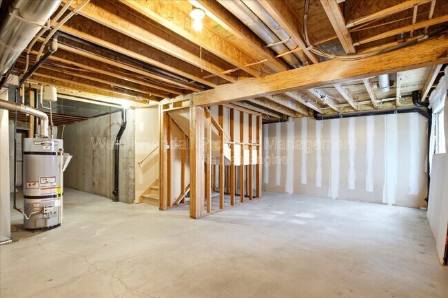 Building Photo - 672 E Clearwater Dr N
