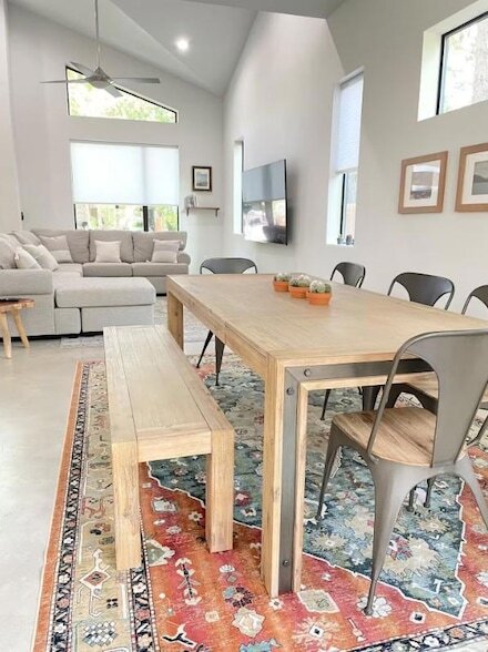 Building Photo - 2009 Canterbury St