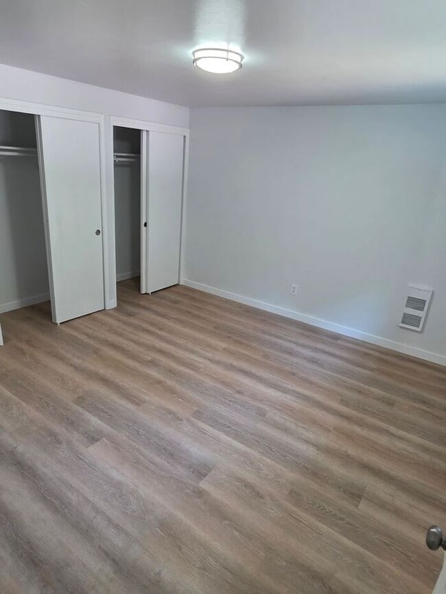 Building Photo - West Olympia 3bdr 1.5bath Townhome w/ garage & parking & addtional office