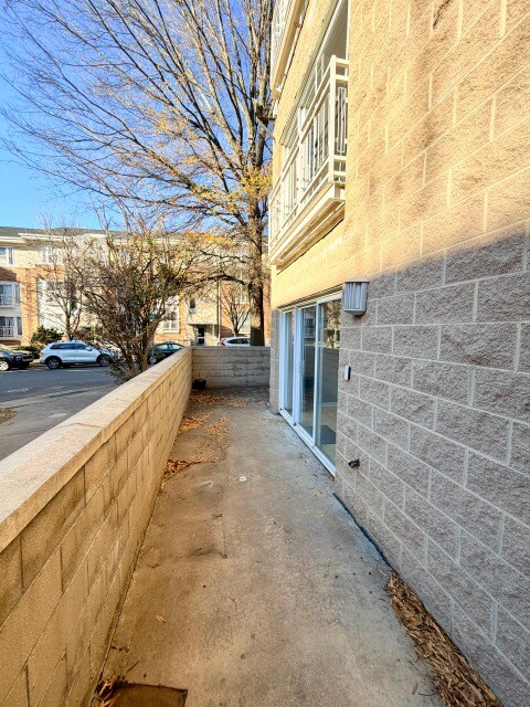 Building Photo - 607 Raphael Place