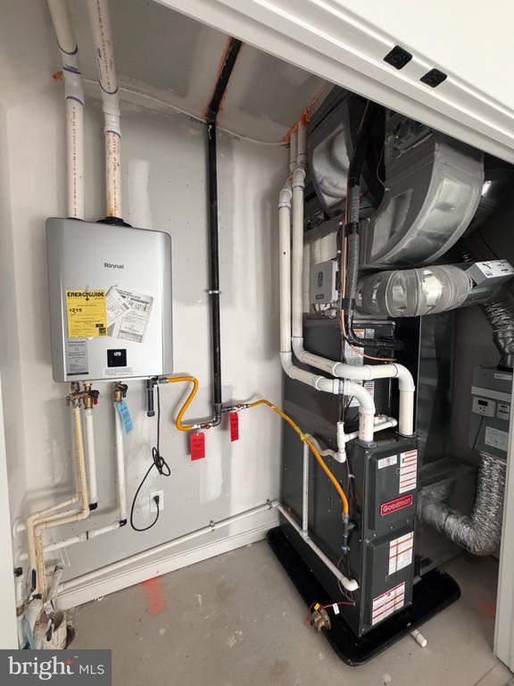 Building Photo - 40 Basswood St