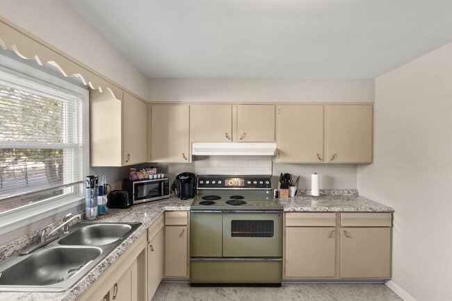 Building Photo - 131 Greenbriar Rd