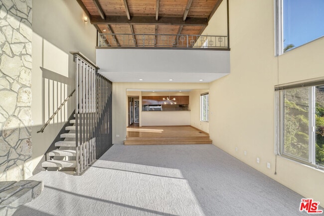 Building Photo - 364 Pershing Dr