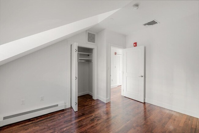 Building Photo - 32 Hancock St