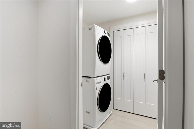 Building Photo - 1201 N Royal St