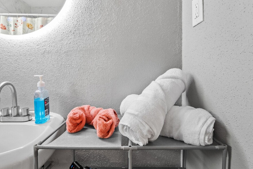 Building Photo - 2409 Brun St