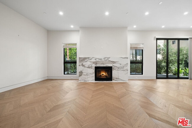 Building Photo - 652 Huntley Dr