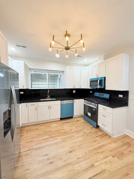 Kitchen Right - 7718 S Bishop St