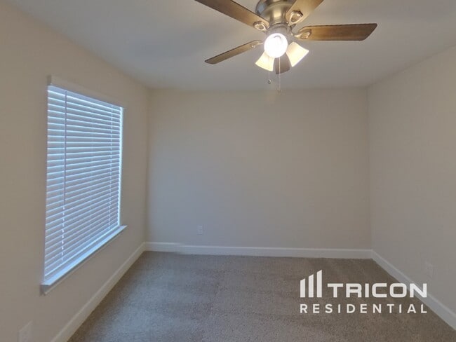 Building Photo - 1106 Bullock Dr