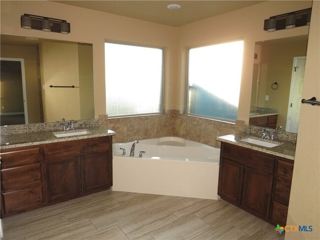 Building Photo - 10102 Taylor Renee Dr