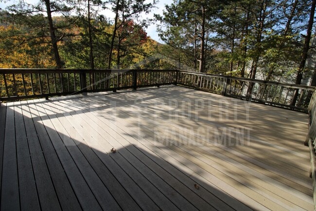 Building Photo - Peaceful 2-Bedroom Home Near Branson, MO –...