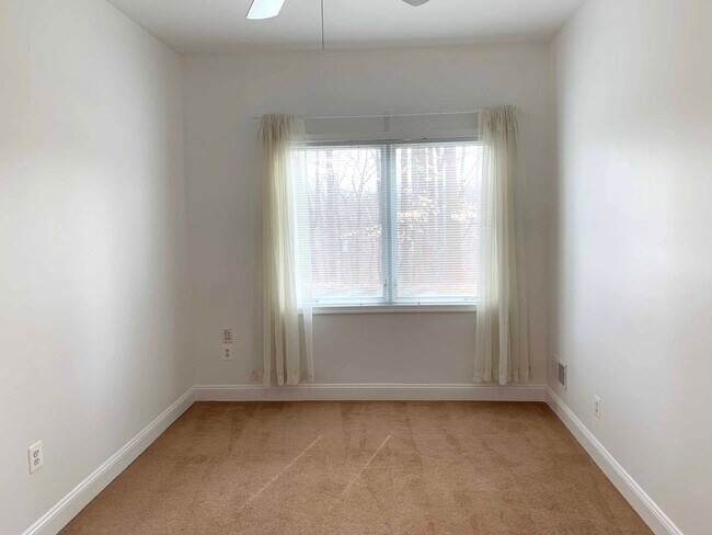 Room 1 - 8309 Old Seven Locks Rd