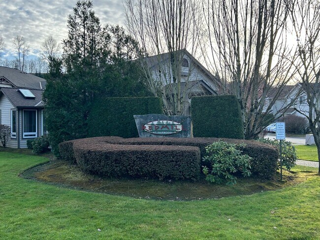 Building Photo - 3 Bed, 2 Bath Condo with in Cascade-Fairwood neighborhood of Renton, $2,865/month.
