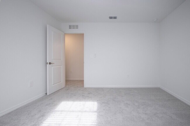 Building Photo - Lakeside Luxury in Parrish - 5 Bedroom BRA...