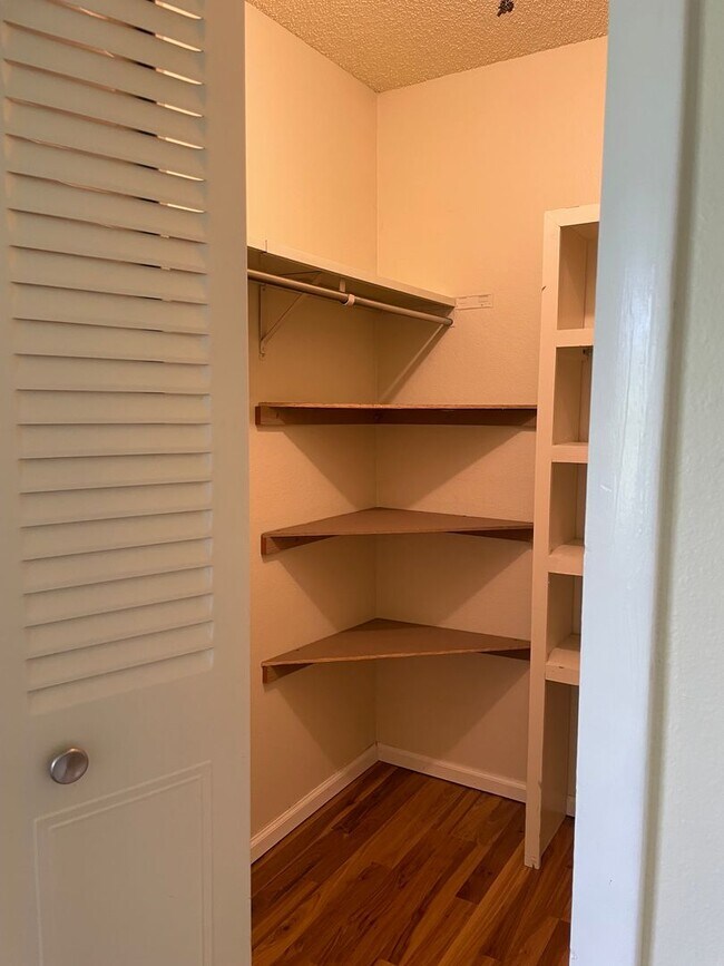 Building Photo - 1 bed/1 bath apartment close to CSU, bike trails, restaurants, shopping and more!