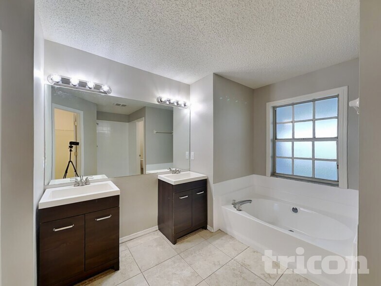 Building Photo - 7029 Symmes Rd