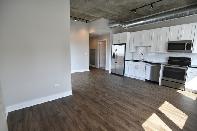 Building Photo - 3833 N Broadway