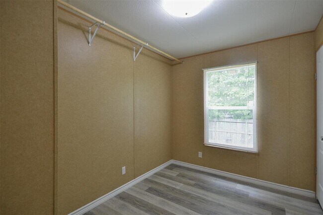 Building Photo - 136 Birchwood Dr