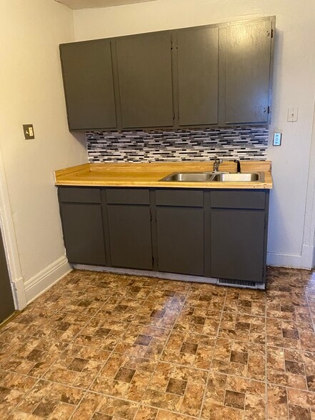 Building Photo - 1119 N Winnebago St