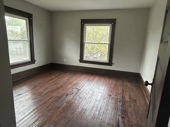 Building Photo - Beautifully Remodeled 3-Bed, 2-Bath Home with Modern Updates