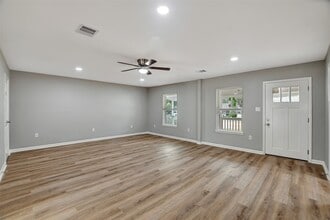 Building Photo - 908 Thomas Ave