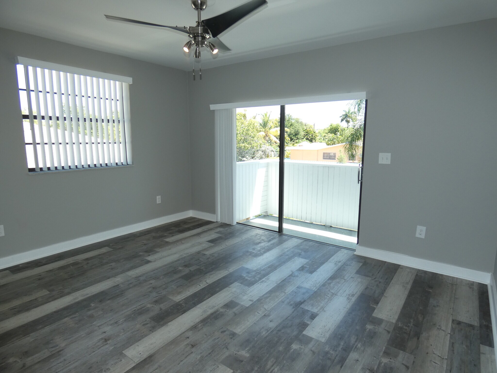 Building Photo - 14212 NE 4th Ave