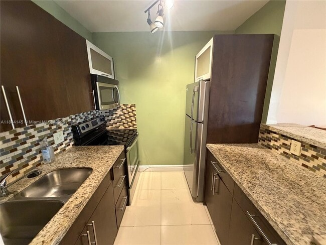 Building Photo - 467 Golden Isles Dr