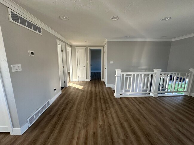 Building Photo - Orem Duplex - Upstairs