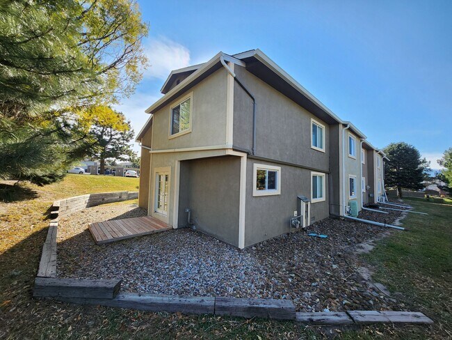 Building Photo - 1140 Magic Lamp Way