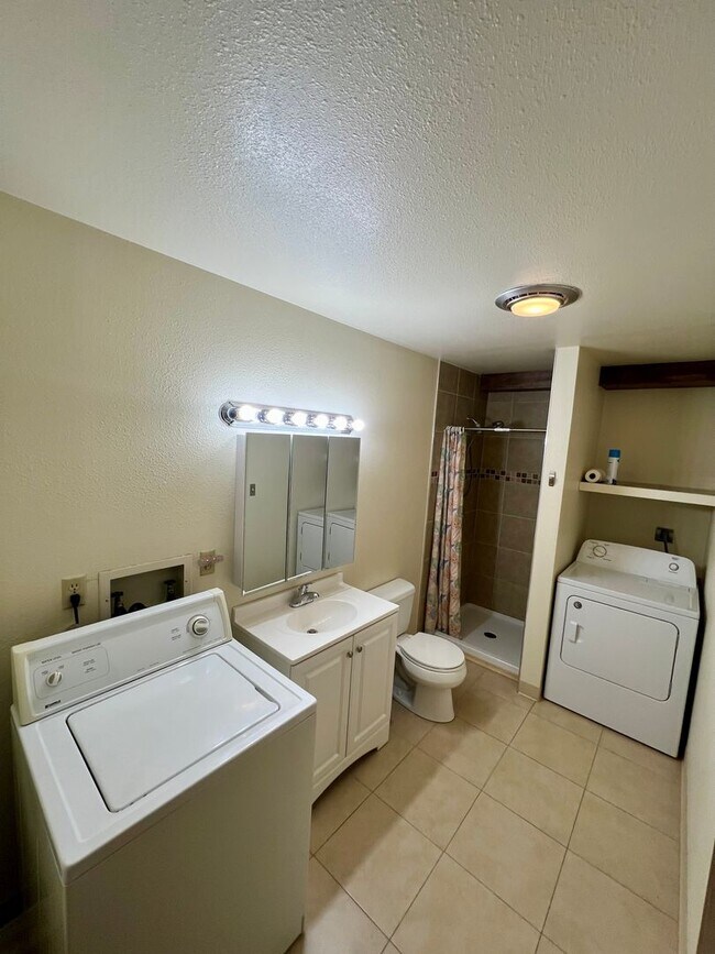 Building Photo - Dunbar Ave 529-