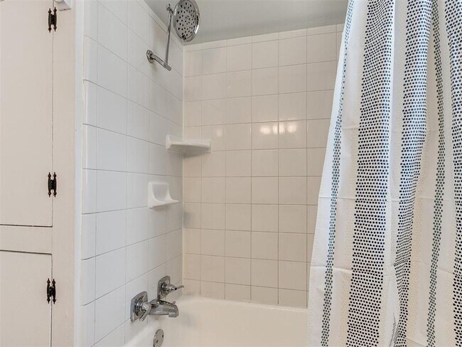 Building Photo - Remodeled 3 Bedroom Bungalow in OKC's Plaz...
