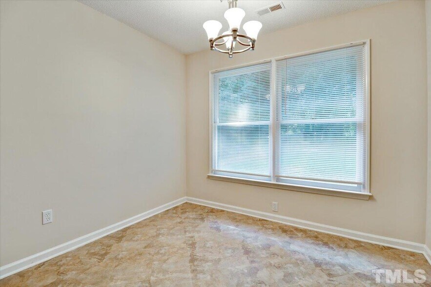 Building Photo - 1512 Kempsey Cir