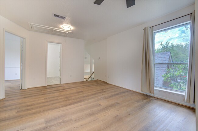 Building Photo - 902 Mesa Terrace Dr