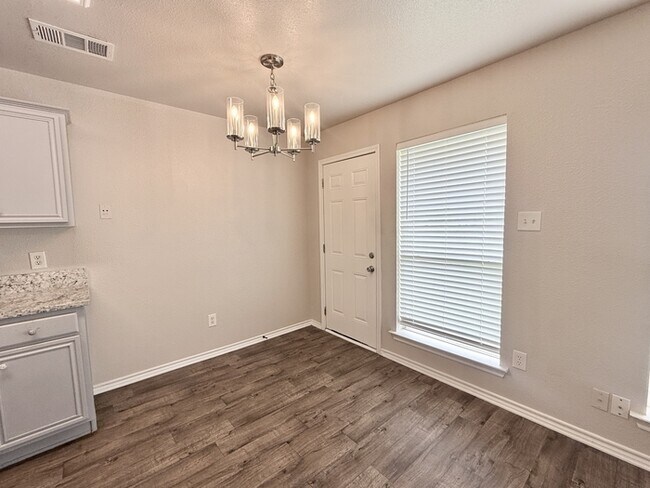 Building Photo - 314 California Dr