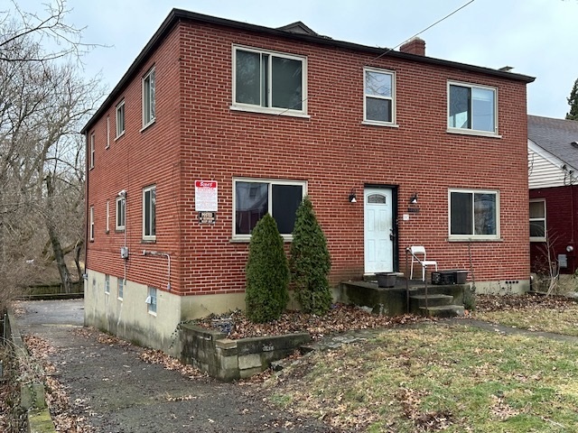Front of building - 2283 Rosedale Ave