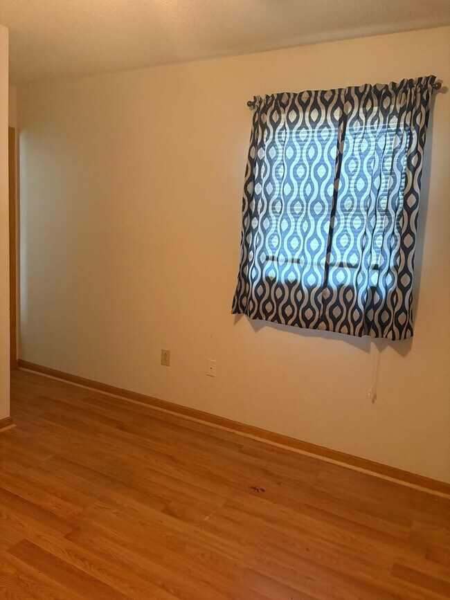 Building Photo - 3 Bedroom 2 Bath Home in Colington $2195/mo