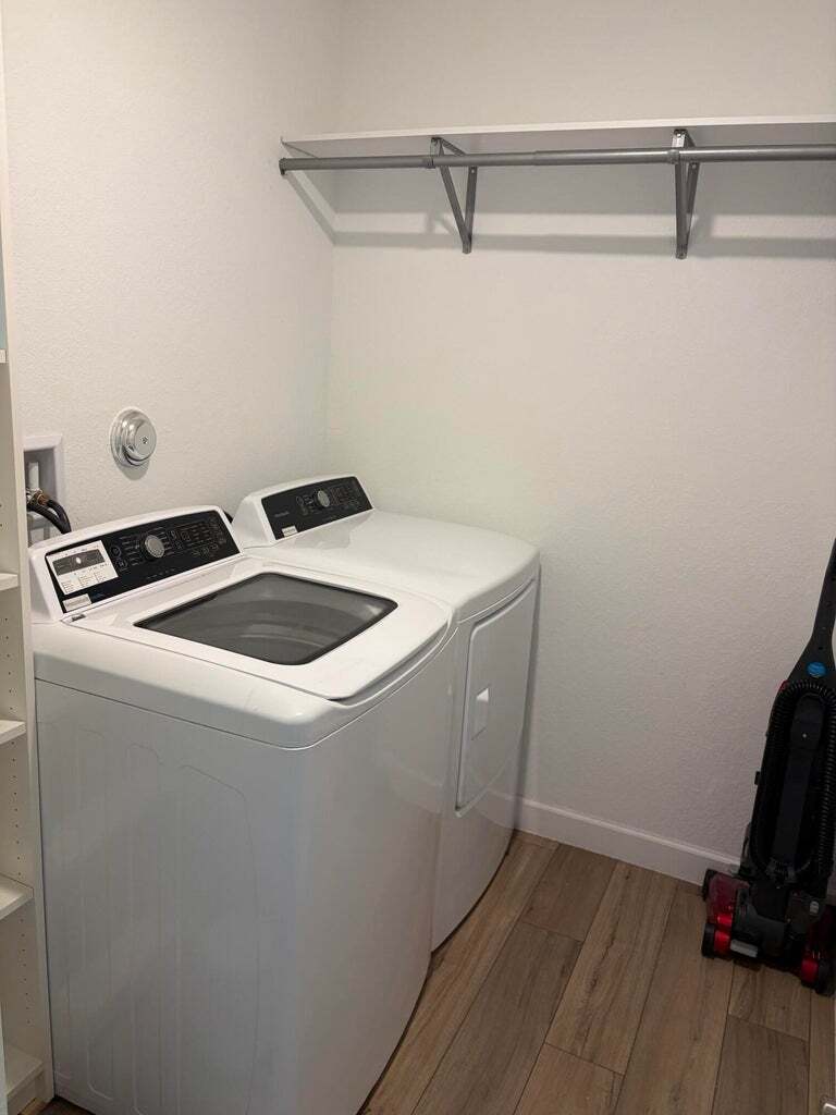 Building Photo - 4181 Lagoon Shore Dr