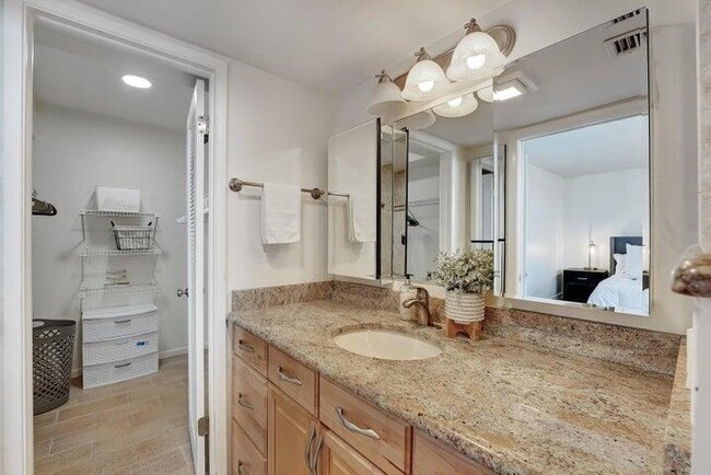 Building Photo - 500 Egret Cir