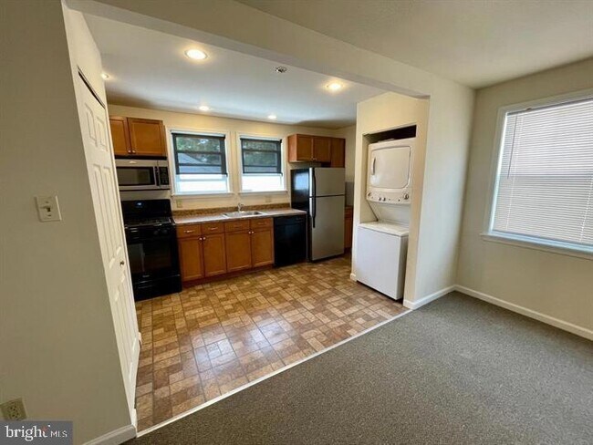 Building Photo - 122 W Lancaster Ave