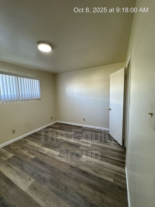 Building Photo - 514 E Cypress Ave