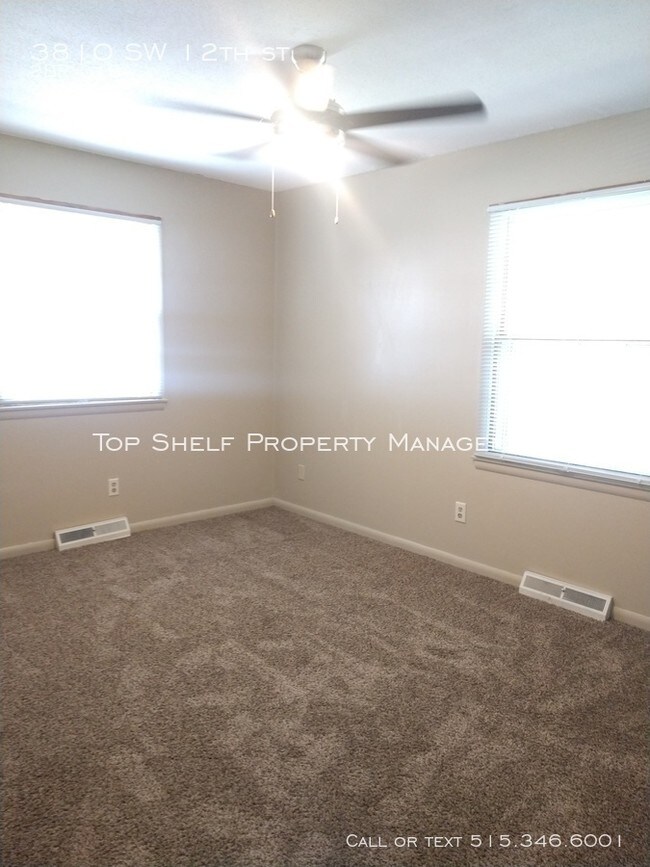 Building Photo - Duplex for rent, Garage and Basement!
