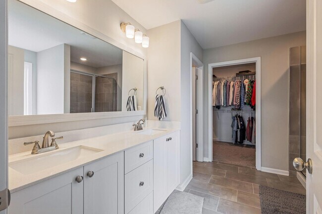 Building Photo - 3580 Hilltop Trl